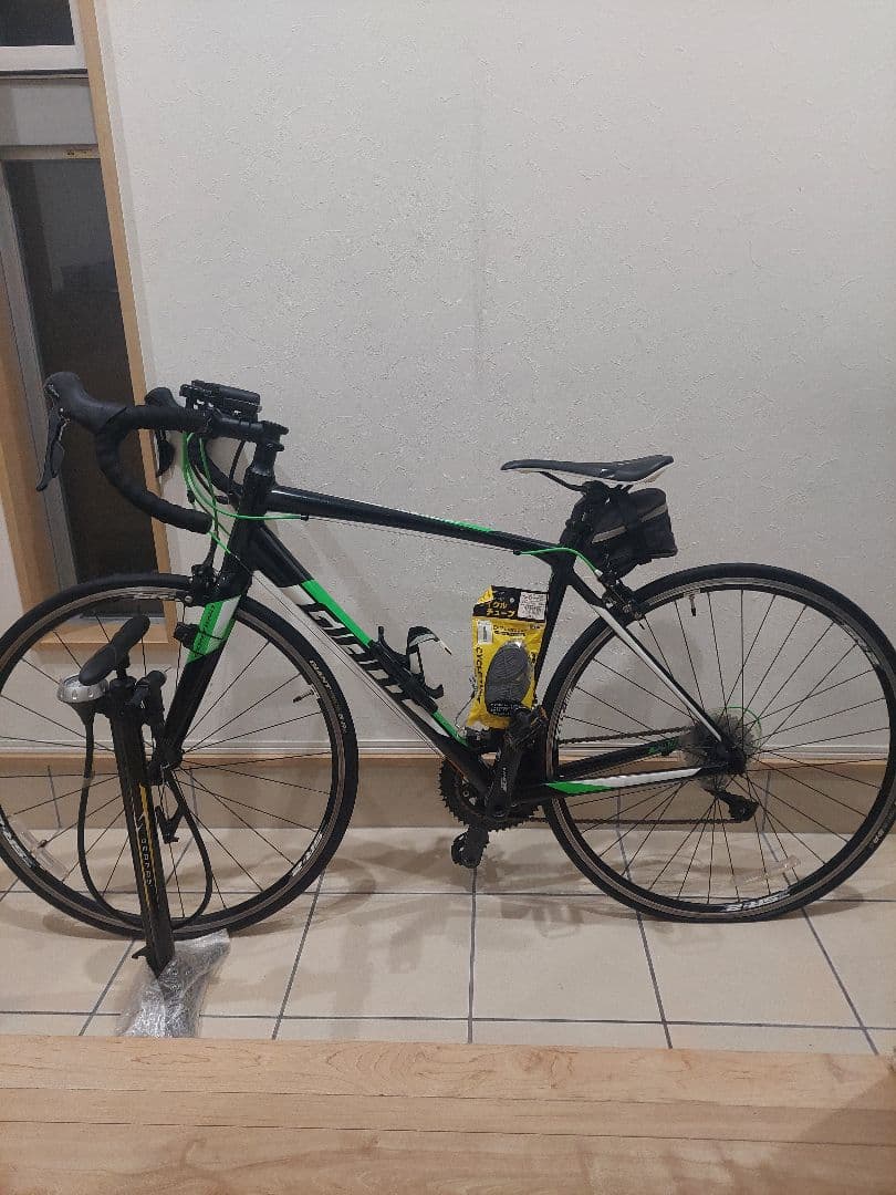 GIANT 「ジャイアント」 CONTEND ロードバイク アルミ　空気入れ