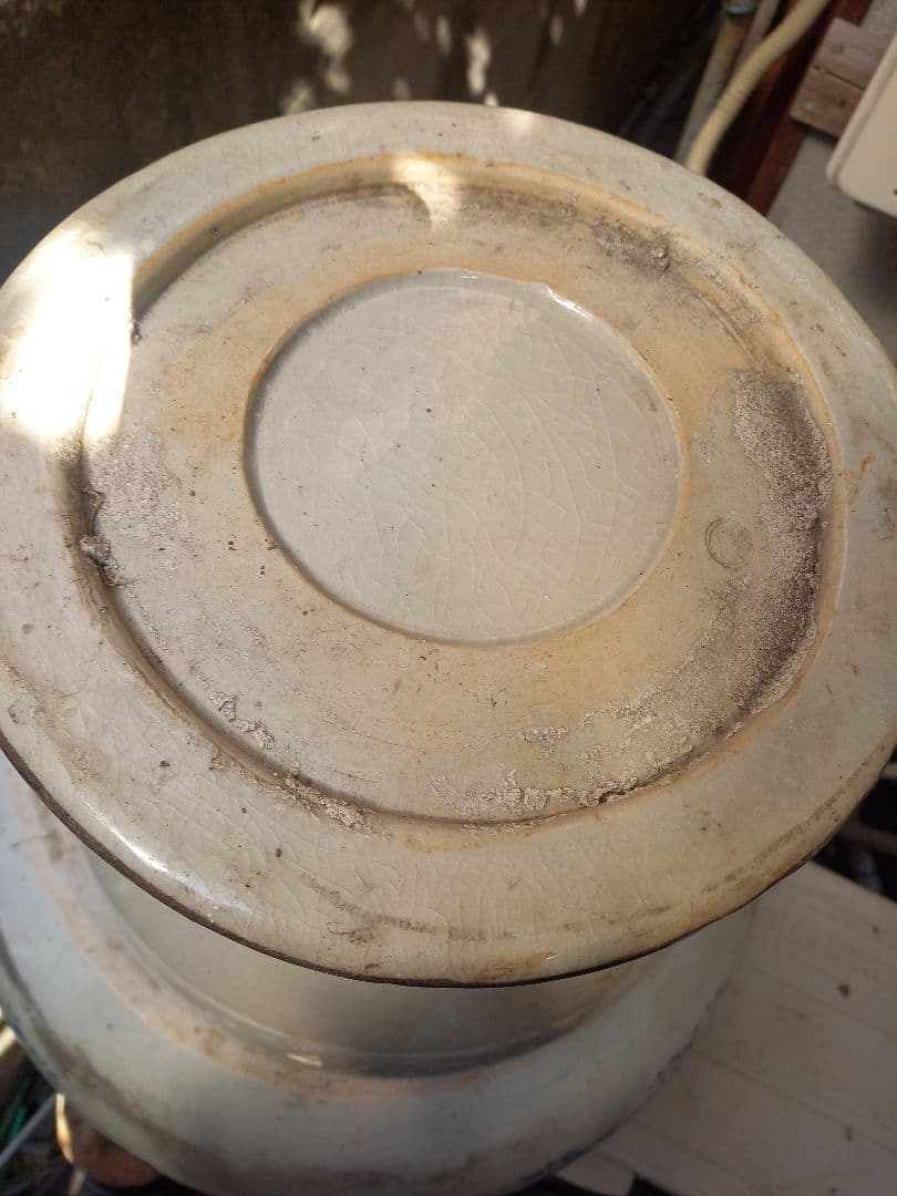 高さは、30cm　口20cm大きな壺