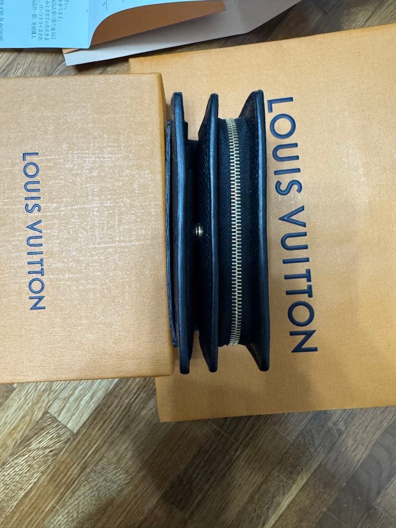 LOUIS VUITTON ポルトフォイユ．クレア