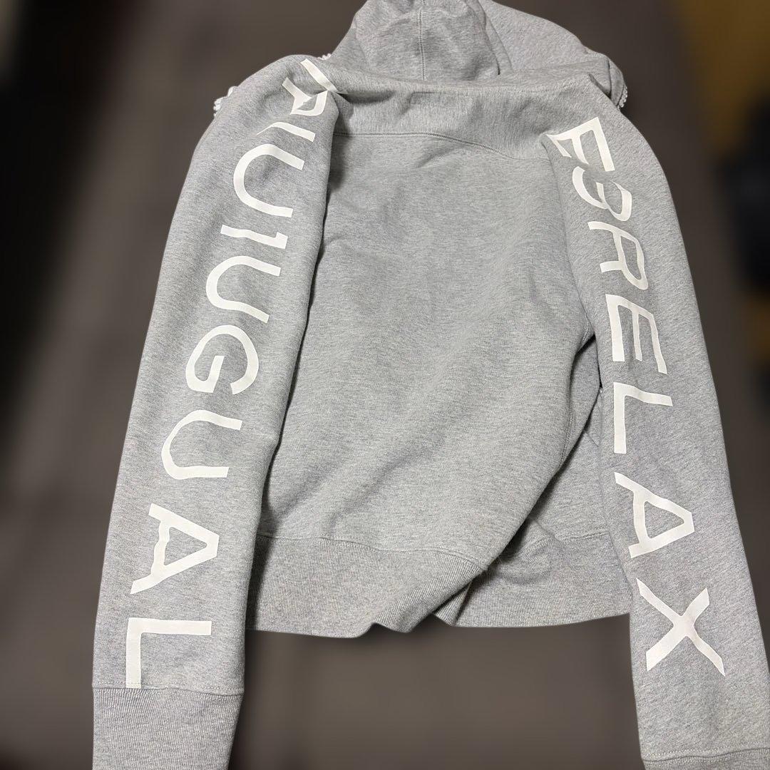 1PIU1UGUAALE3 パーカー