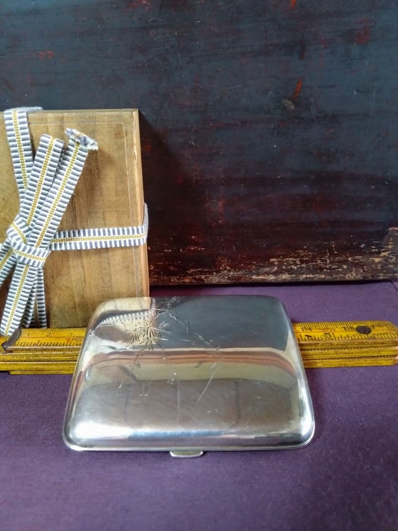 銀無垢   彫金  富士山 枝松葉彫 シガレットケース   「清哉刻」刻銘