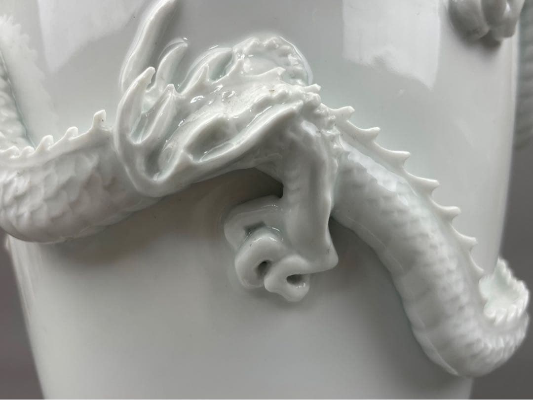 極上細密龍彫り細工 花瓶 真作保証 平戸藩 三川内焼白磁 如意宝珠 白竜 縁起物