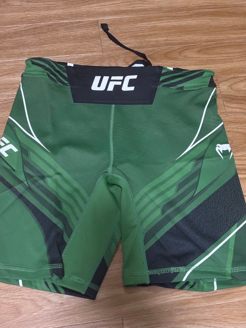 UFC 緑ファイトショーツ新品未使用　Venum 【値下げ不可❗️】ファイトパンツ