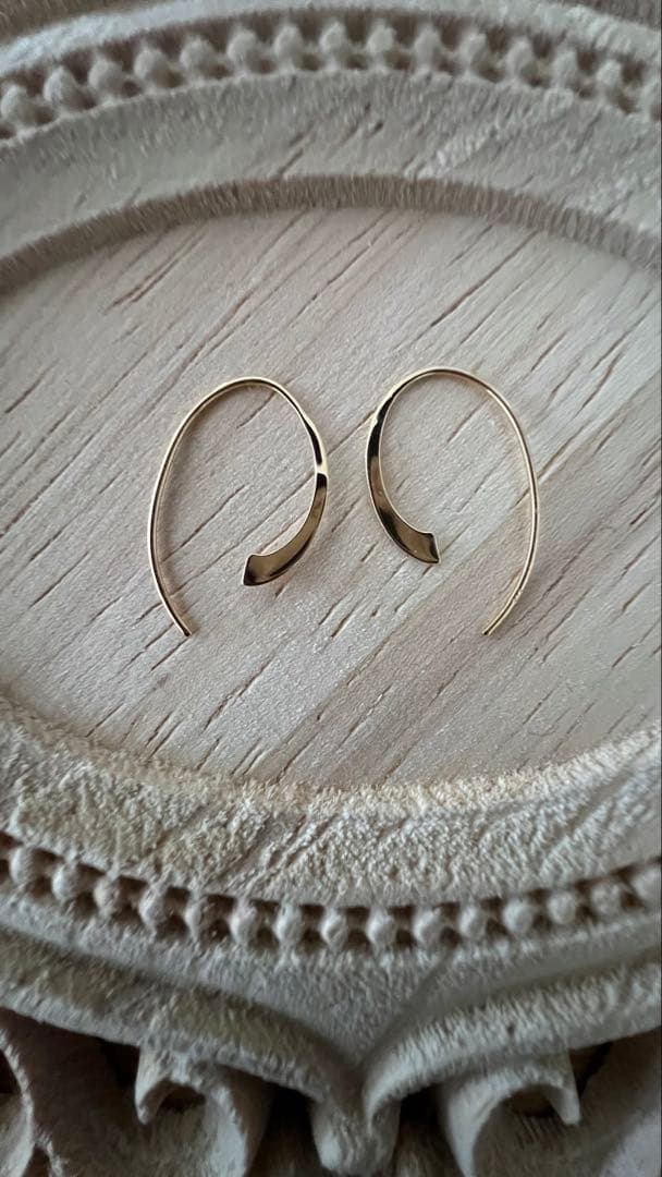 美品　キュイキュイ　K18YG フープピアス