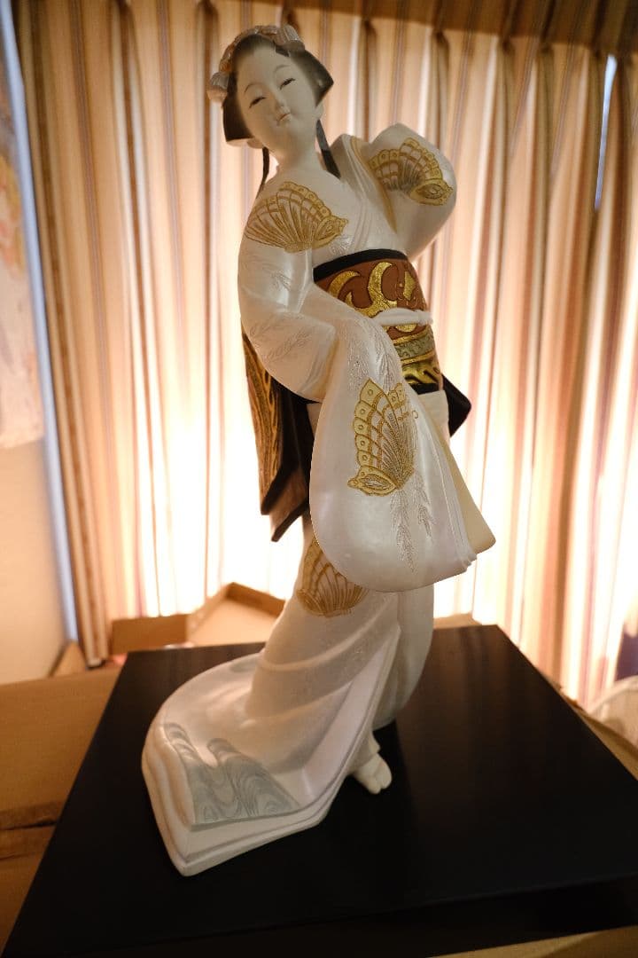 博多人形「あき子作」華 高さ約44cm 台座・木札付き（白地金彩）