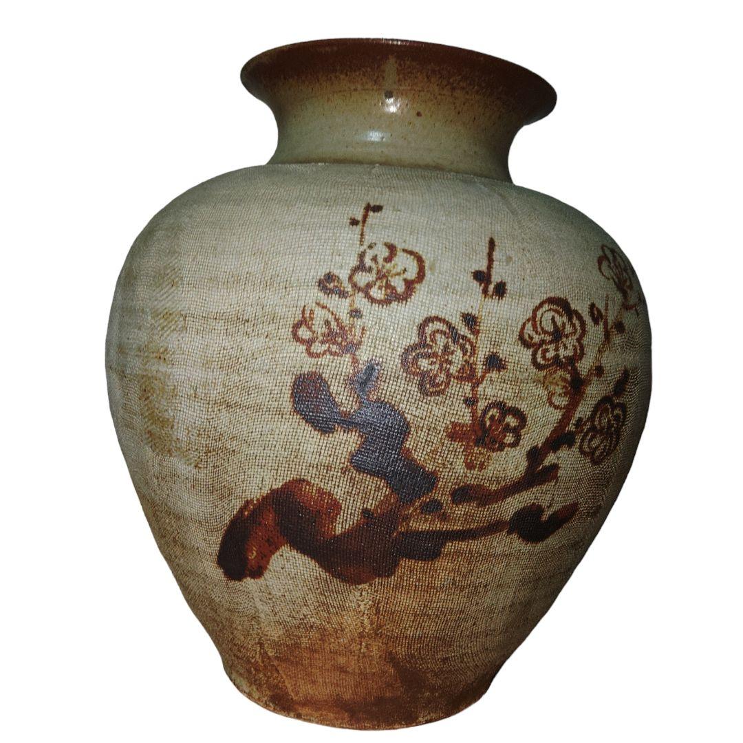 備前焼　梅野陶香（うめのとうか）　白備前布目梅文花瓶　共箱付