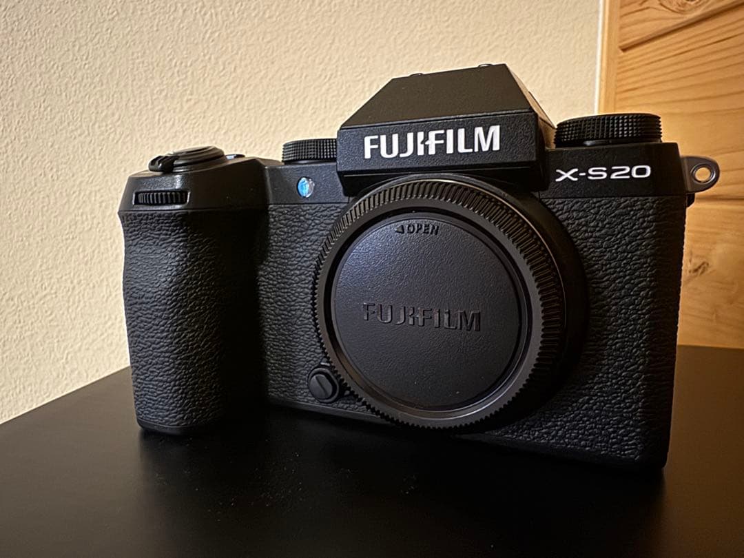 美品FUJIFILM X-S20 本体、非純正バッテリー2個＋チャージャー
