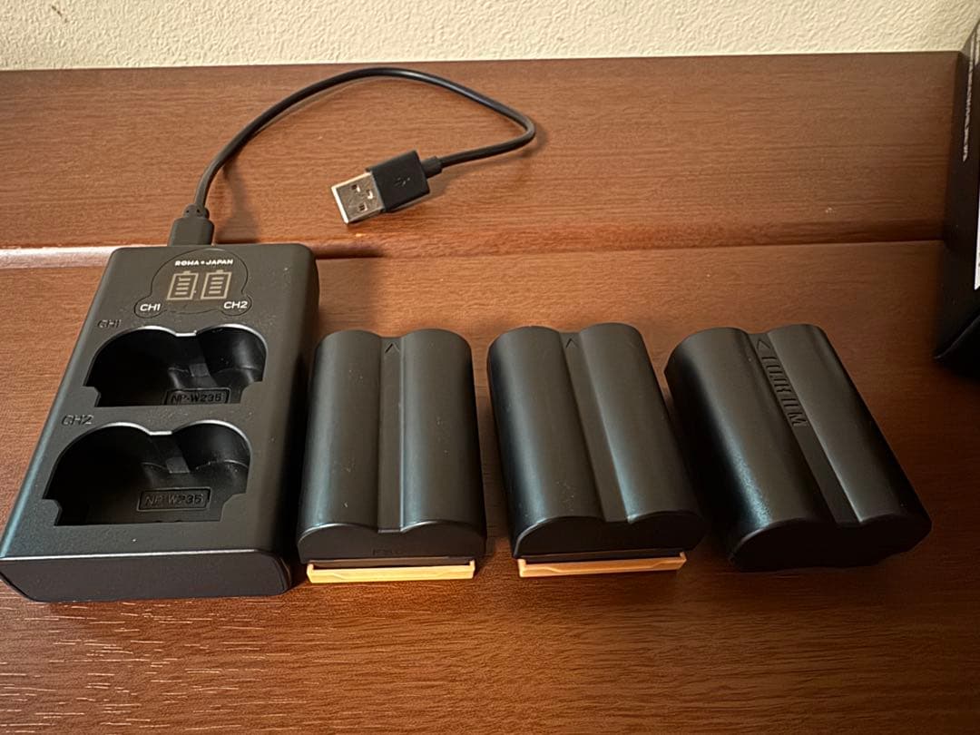 美品FUJIFILM X-S20 本体、非純正バッテリー2個＋チャージャー