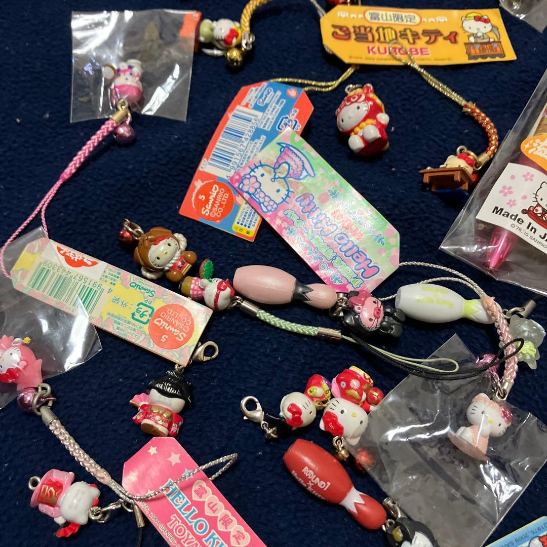 30点ご当地キティ根付けやペンやファスナーマスコットなど