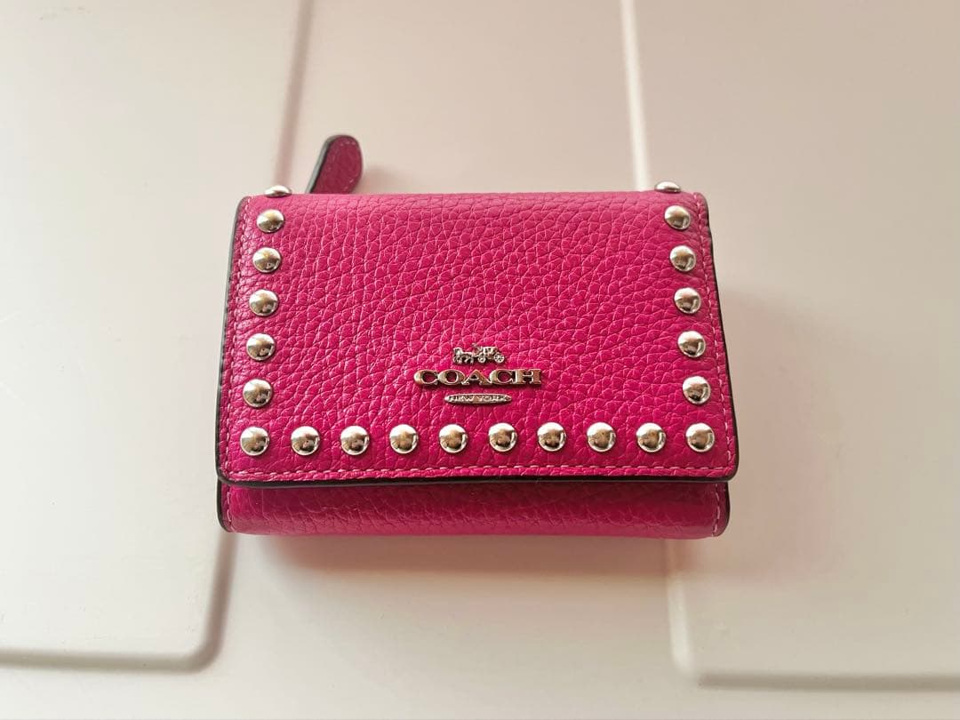 【美品】COACH スタッズ 三つ折り財布 ピンク