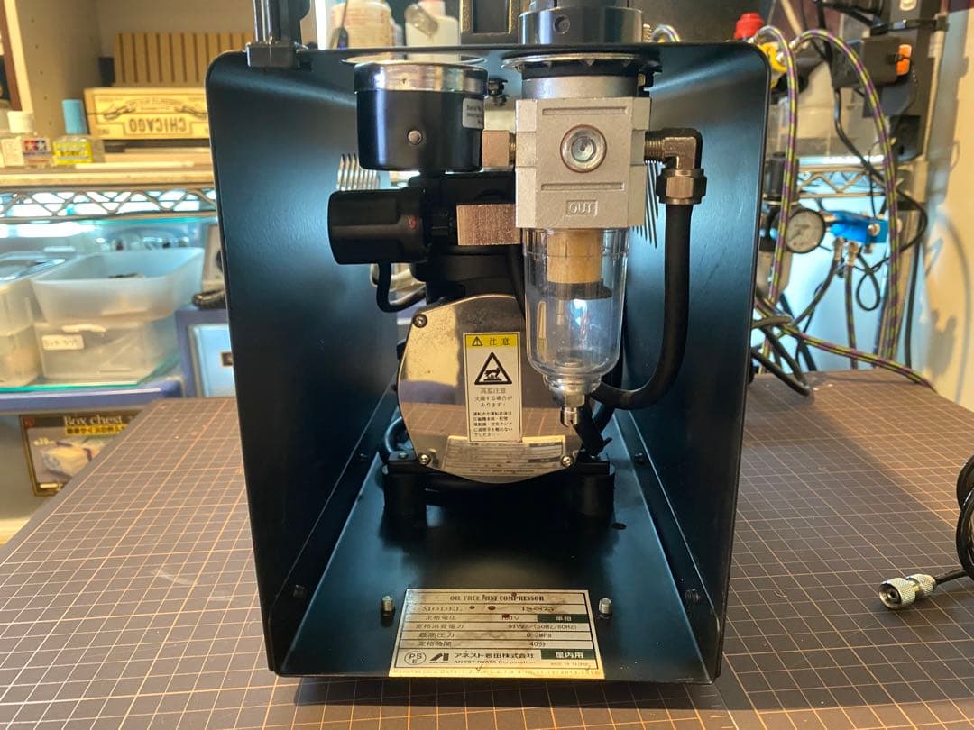 アネスト岩田　is-875 コンプレッサー　模型制作　塗装