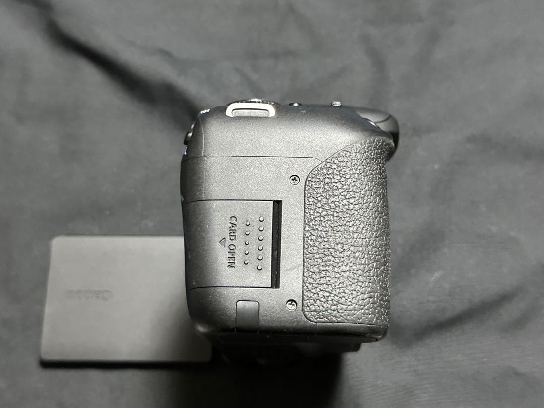 Canon EOS Kiss X9iダブルズームレンズセットでございます♪