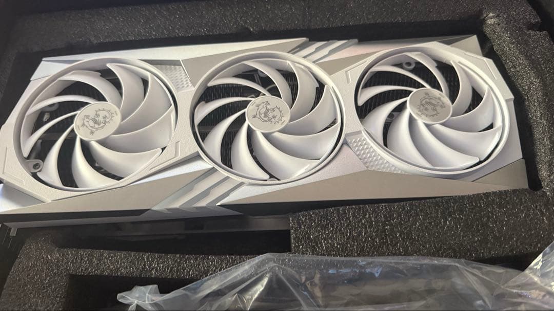 小*子様 GeForce RTX 4070 Ti Gaming X Trio W