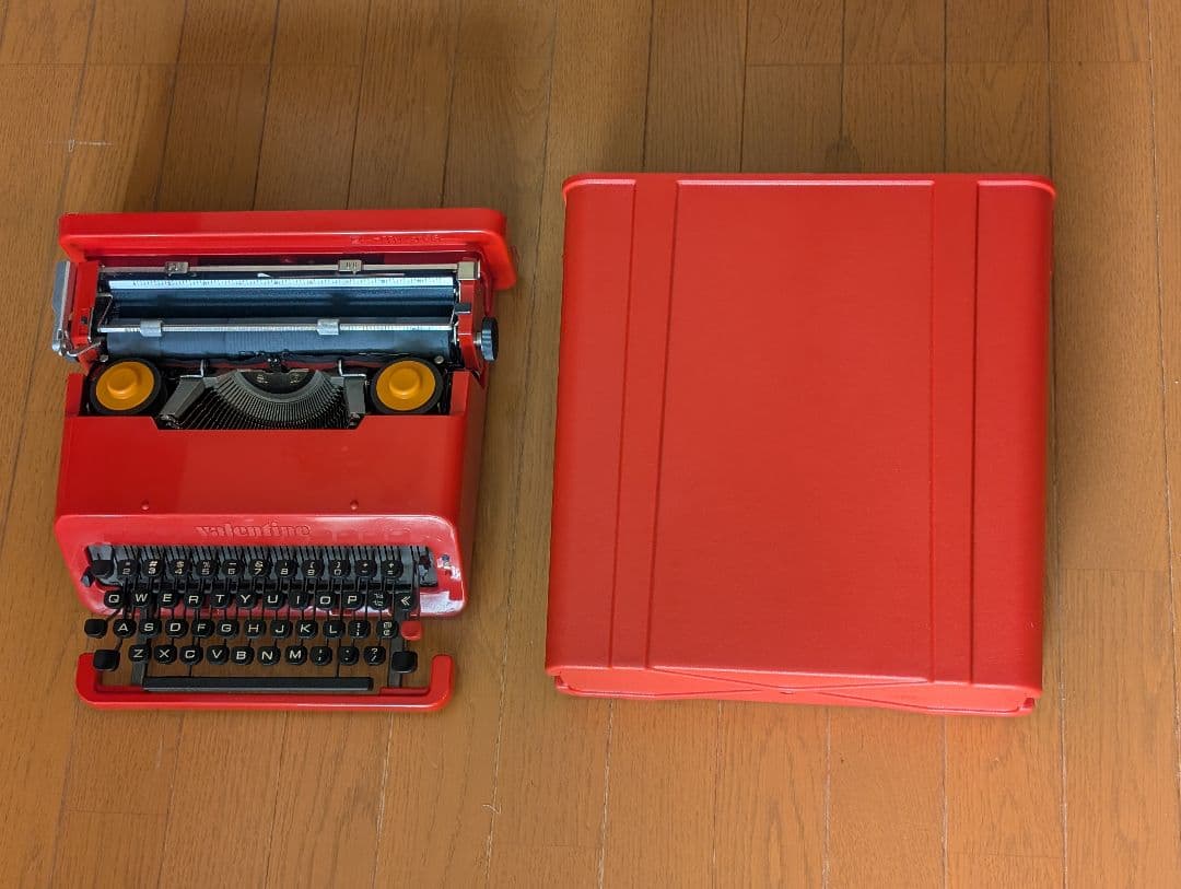 Olivetti オリベッティ タイプライター 赤いバケツ ケース