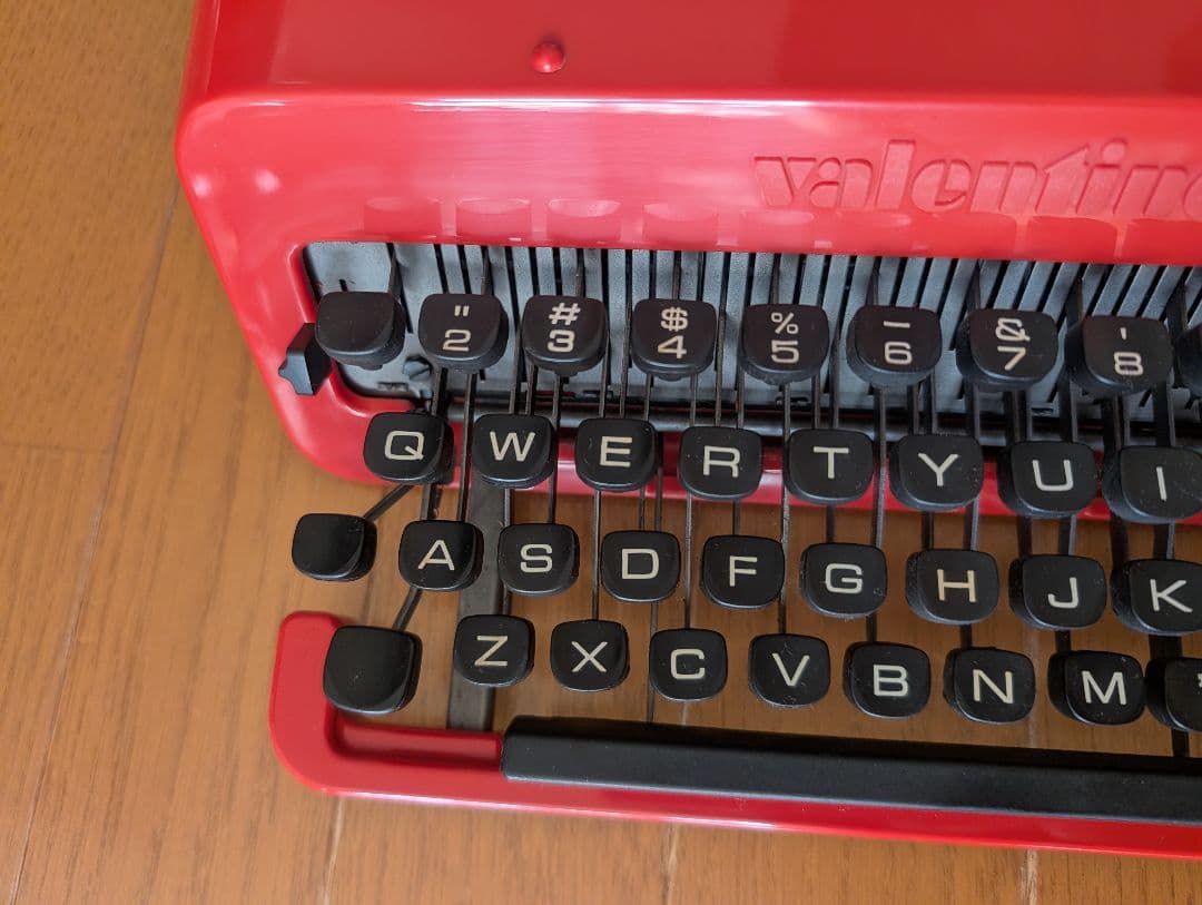 Olivetti オリベッティ タイプライター 赤いバケツ ケース