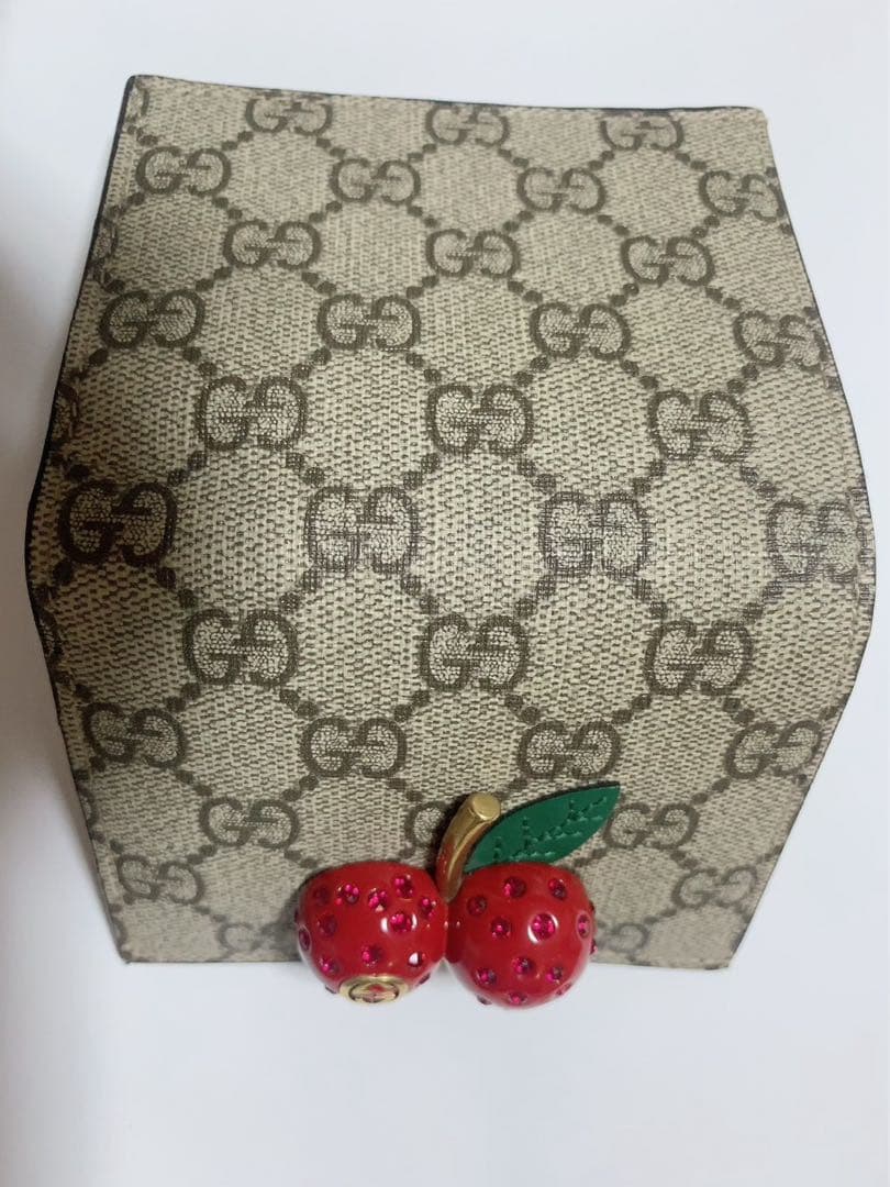 Gucci 財布　さくらんぼ