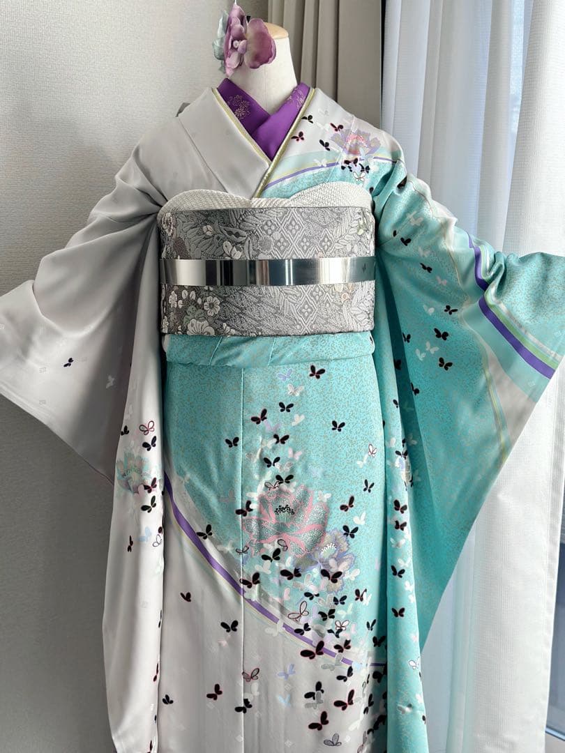 美しい振袖 グレー青紫 蝶模様