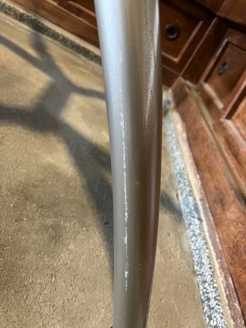 カリガリス 円形 ガラストップ テーブル