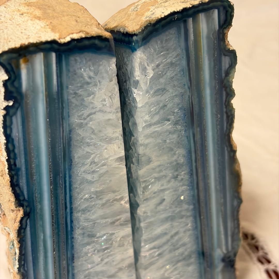 ブルーメノウ（青瑪瑙）本立て・鑑賞用約2.5kg　原石アゲート