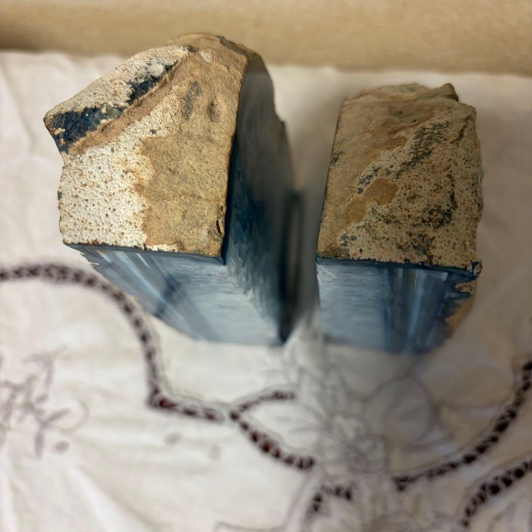 ブルーメノウ（青瑪瑙）本立て・鑑賞用約2.5kg　原石アゲート