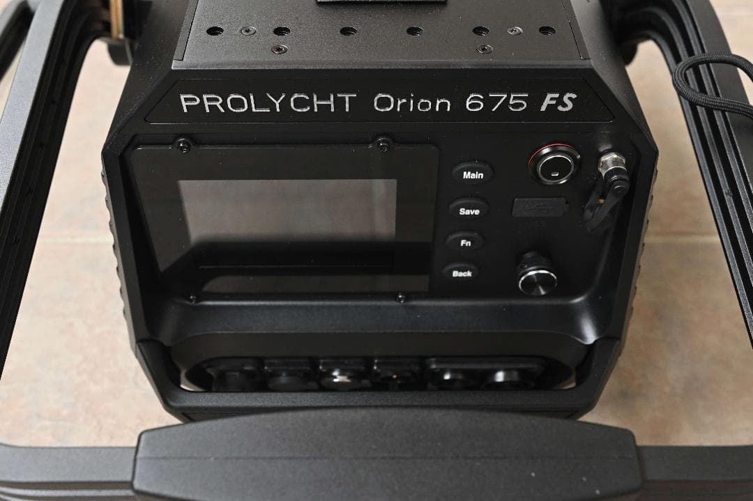 Prolycht Orion 675 FS フルスペクトルLEDライト+フレネル