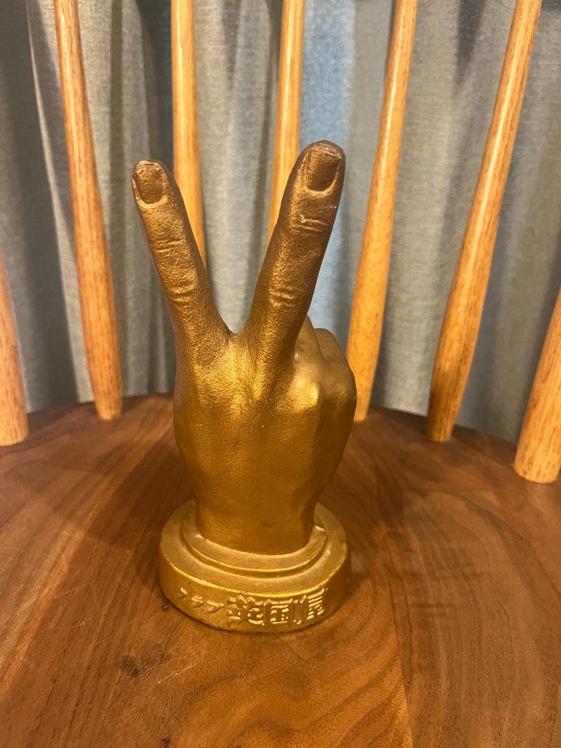 ビンテージ　ビクトリー　ピースサイン　ブロンズ像　クラブ英国屋　風俗店　昭和