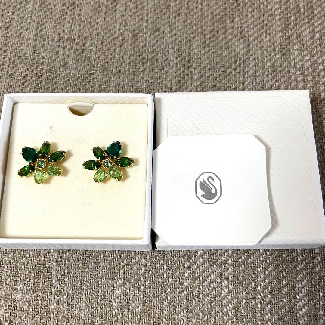 スワロフスキー　ピアス　Gema スタッド　フラワー　グリーン　正規品新品箱付