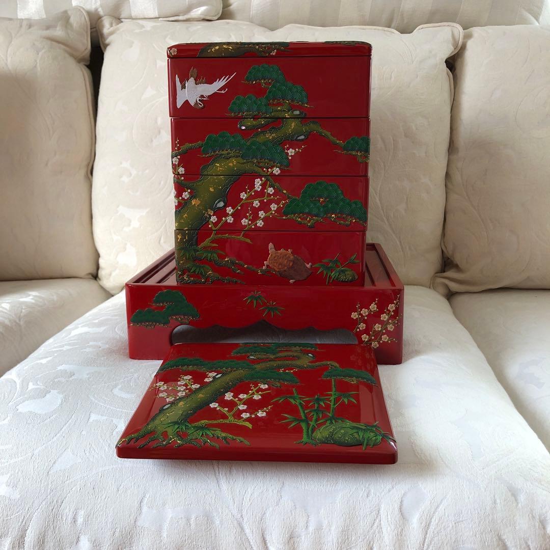 新品未使用　琉球漆器台付四段重 松　竹　梅　鶴　亀