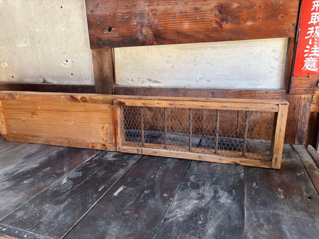 時代物 木製 建具 引き戸付き｜金網 古材 古道具 ディスプレイ