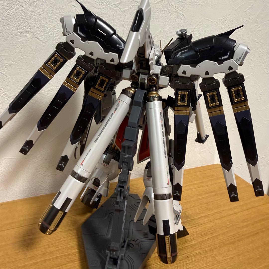 RG Hi-ν ガンダム 1/144