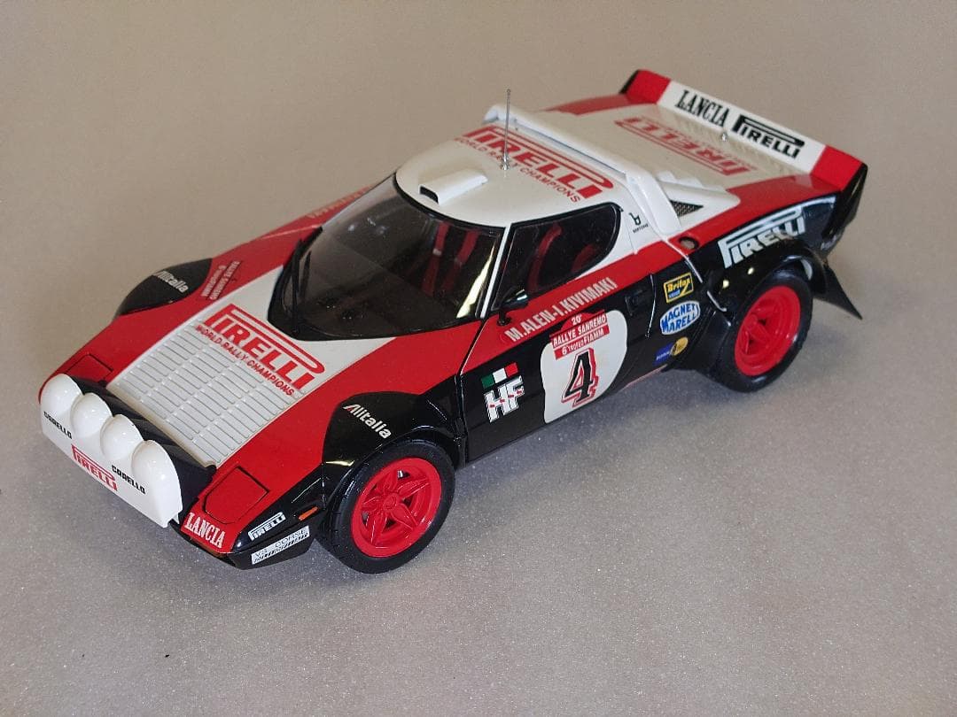 クリスマス値下げ! 1/18 京商 ランチア ストラトス ピレリ75Yサンレモ