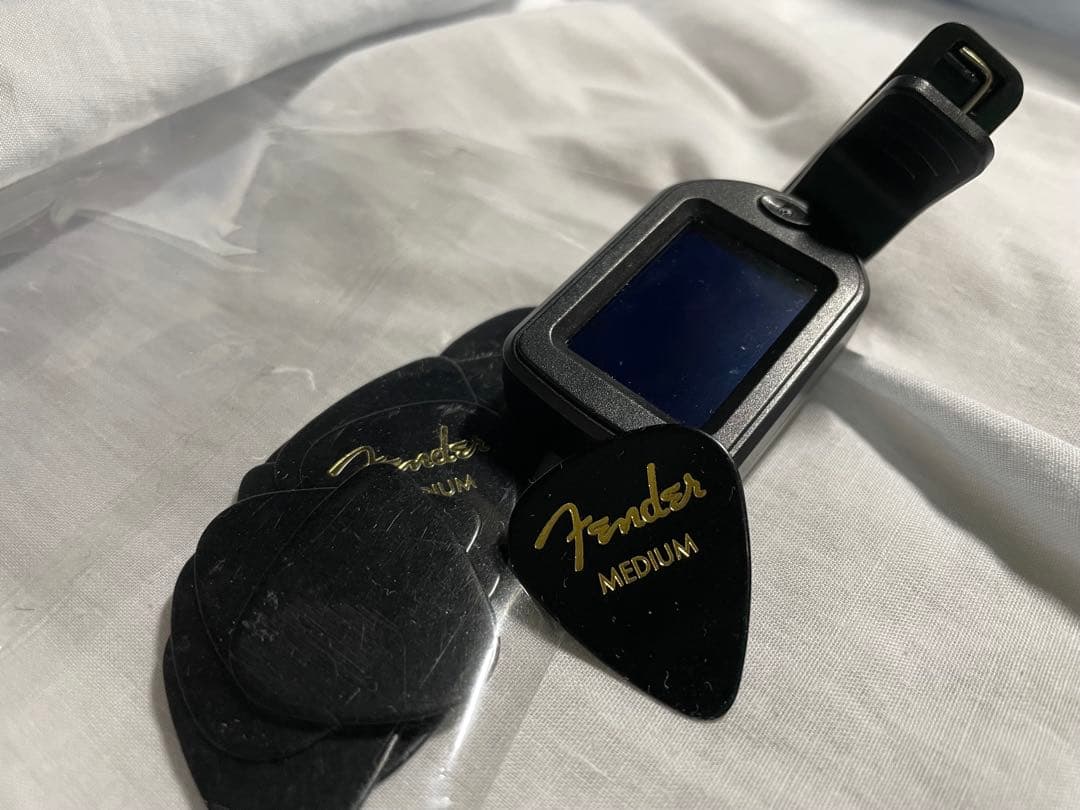 PLAYTECHエレキギター ストラトタイプ Fenderピック&チューナー付き