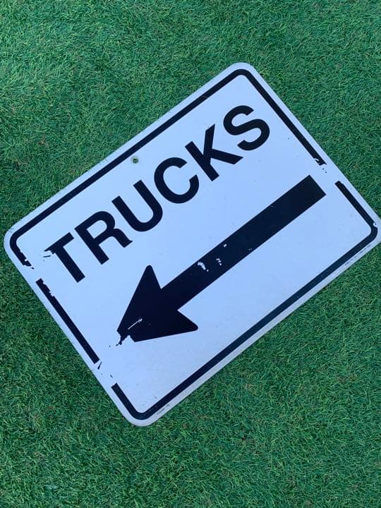 TRUCKS ロードサイン 輸入品 希少 レア ガレージ