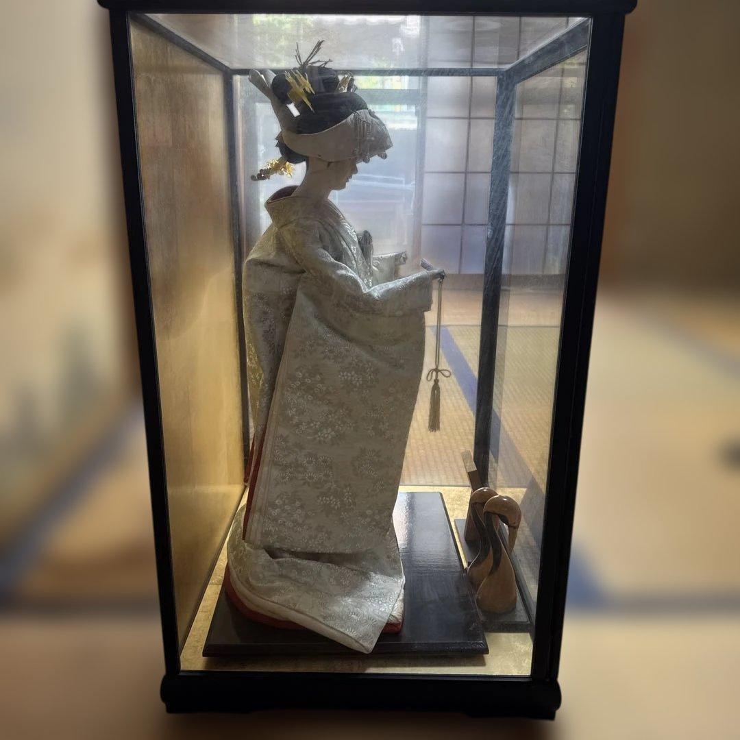 嘉美礼作 花嫁人形 白無垢 ガラスケース入り 木札・鶴飾り付き 和装人形