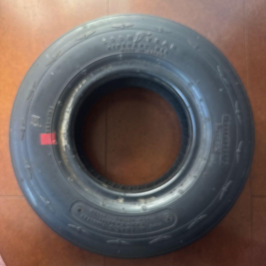 航空機マニア必見　ヘリコプタータイヤ