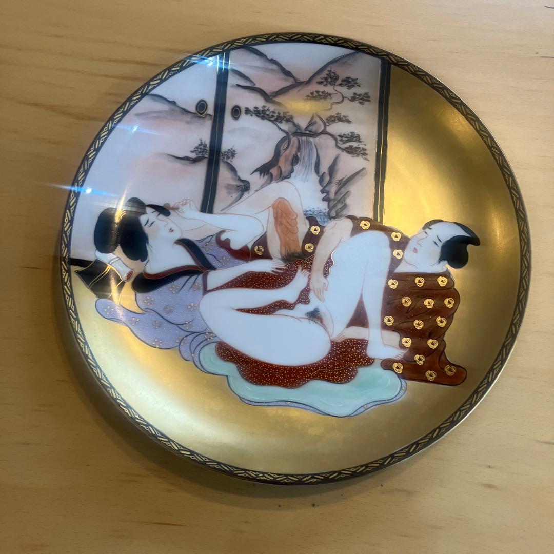 九谷焼　春画　艶絵　飾皿　大皿　台座　木箱付き