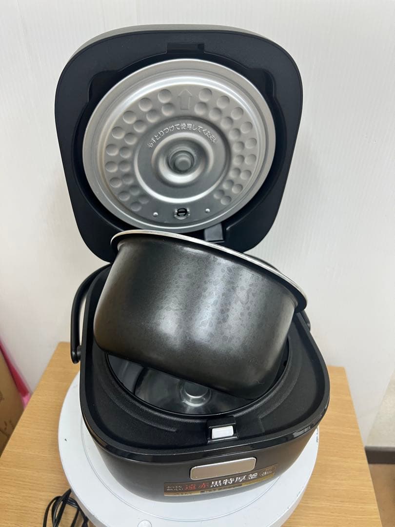 タイガー マイコン炊飯器 JBS-B055 メタルブラック3合2024年製