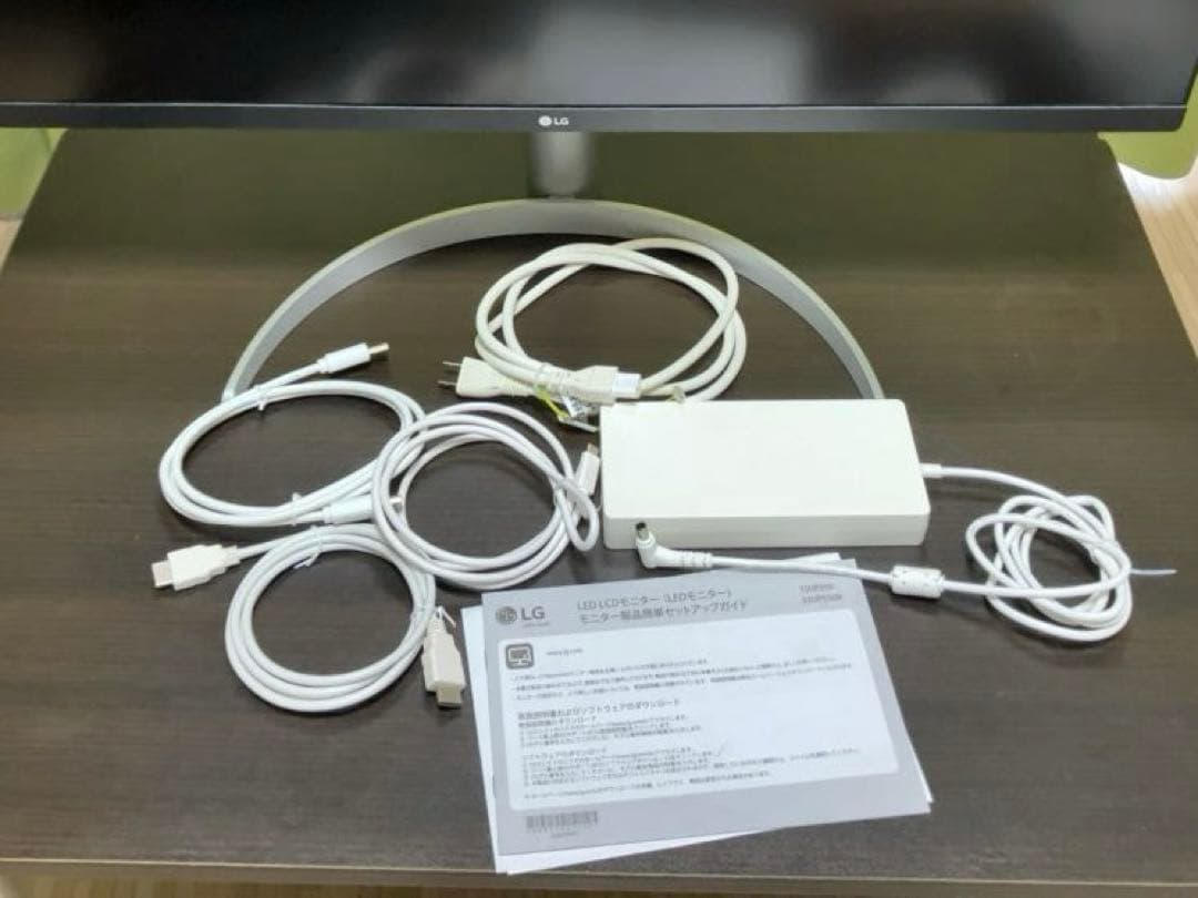 LG モニター　32UP550