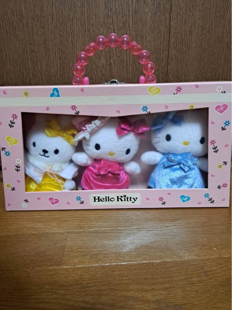 レア　ハローキティ　キティ&ミミィ&キャシー 着せ替えドールセット ぬいぐるみ