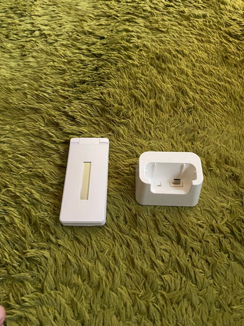 保護犬活動の為断捨離中 美品！シャープ AQUOS ホワイトホルダー付き