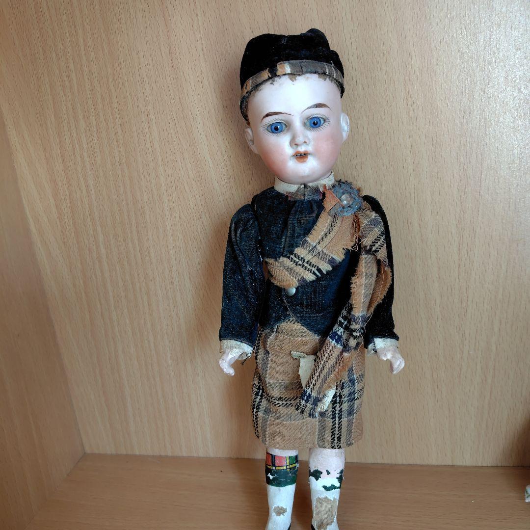 護衛兵のアンティーク人形とイタリアミニチュアチェスト