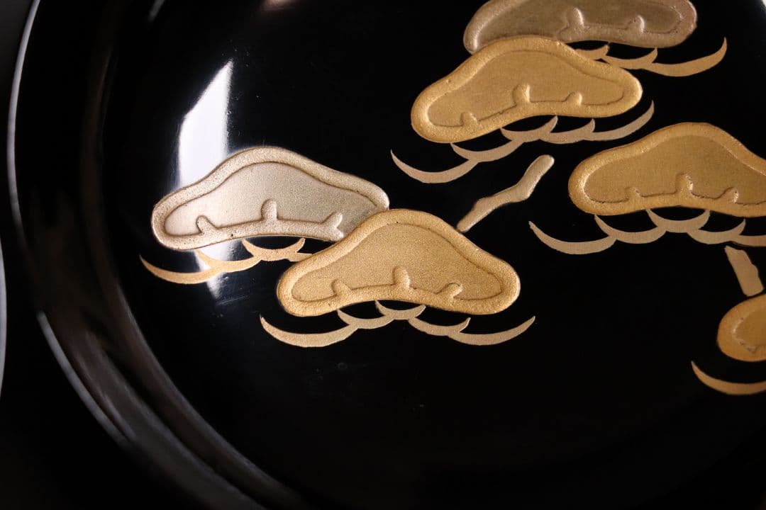 漆芸 輪島塗 松蒔絵 木皿 二十客 欅地 木地溜塗 黒塗 金蒔絵 【MA359】