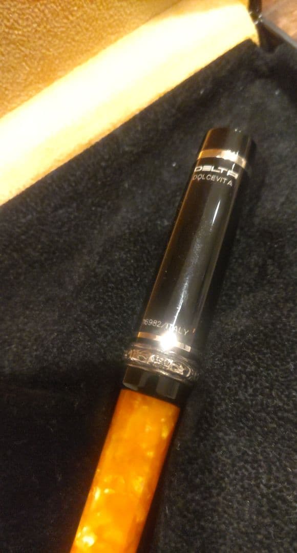★プール★　デルタドルチェビータミディアム ボールペン