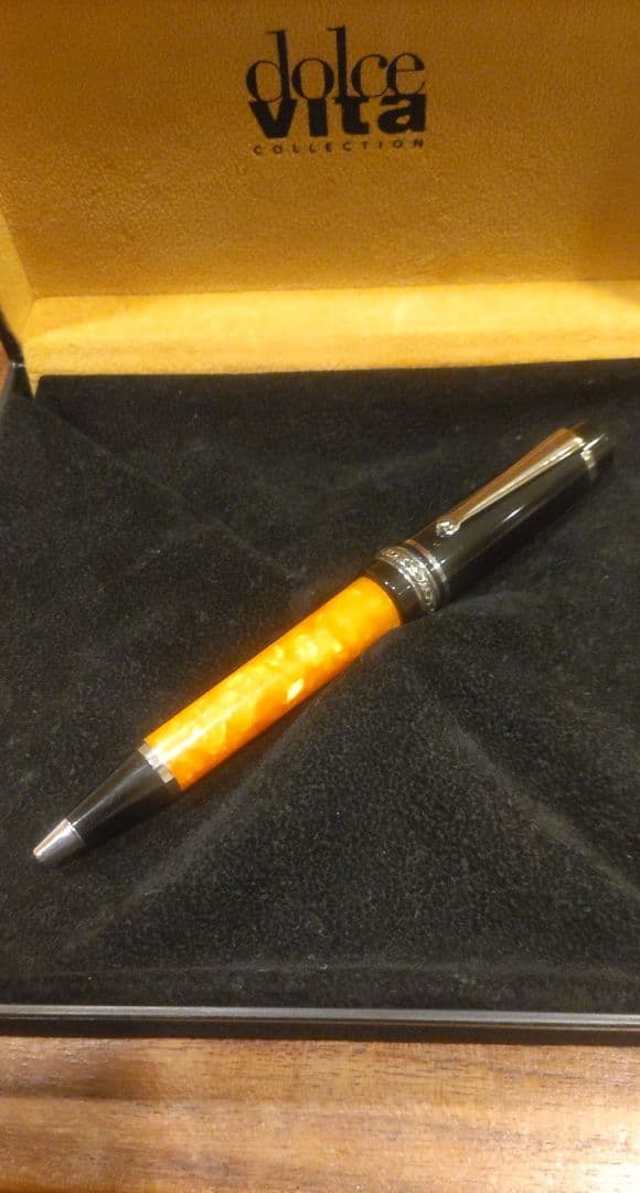 ★プール★　デルタドルチェビータミディアム ボールペン