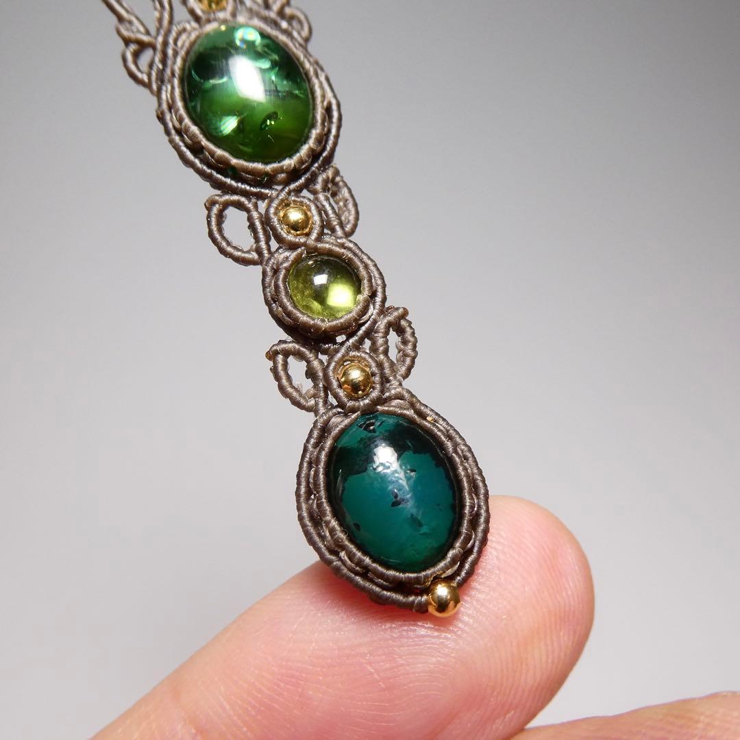 2種類のグリーンアンバー・ペリドットのマクラメネックレス