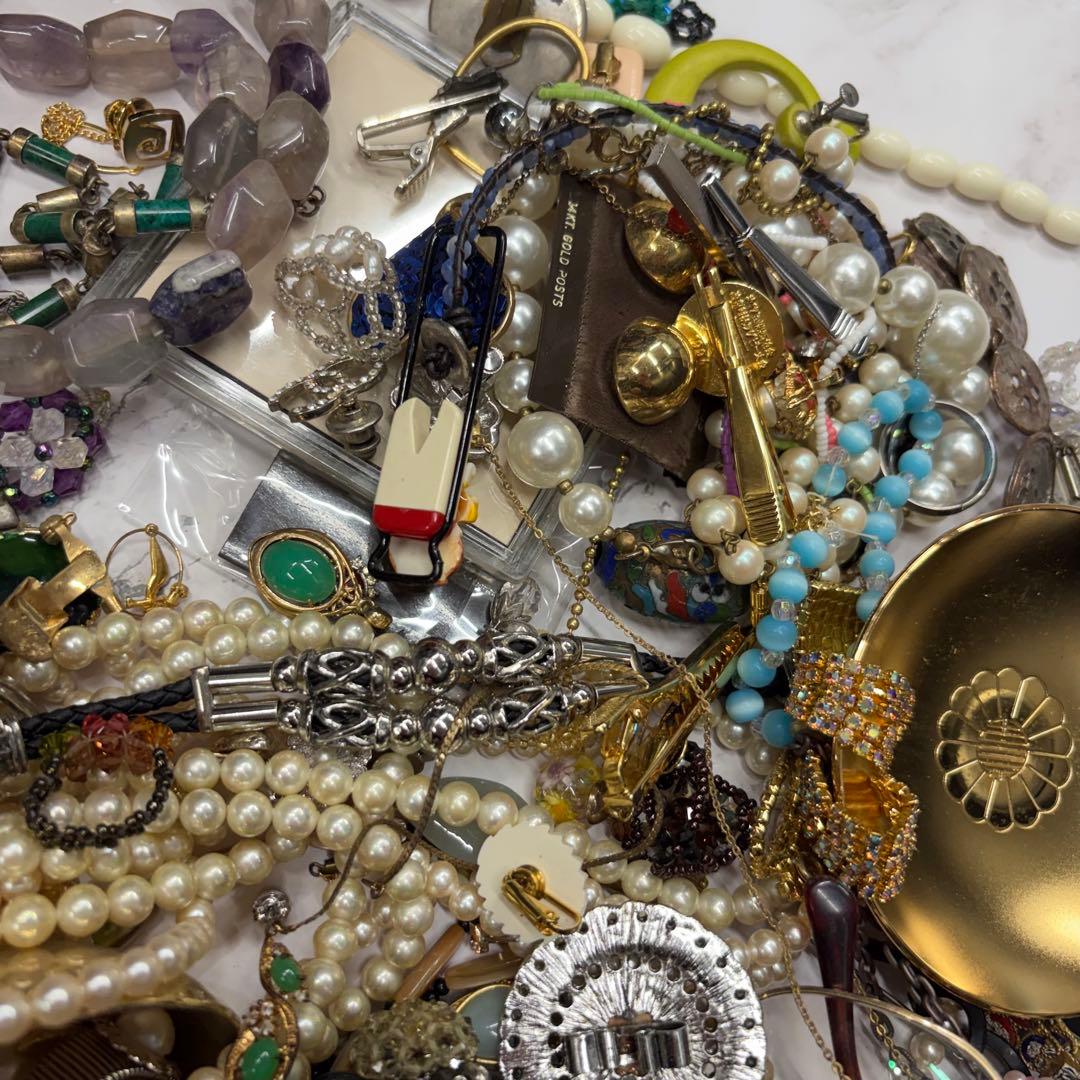 3.6キロ❗️ アクセサリー　まとめ売り　ジャンク　イミテーションアクセサリー