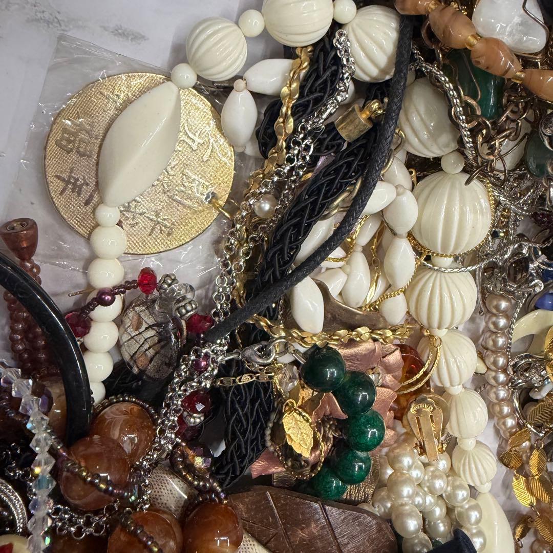 3.6キロ❗️ アクセサリー　まとめ売り　ジャンク　イミテーションアクセサリー