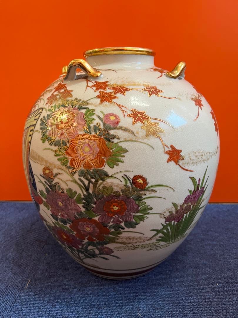 1345 薩摩焼　四耳付花瓶　草花と御所車図柄　金彩　時代物　骨董