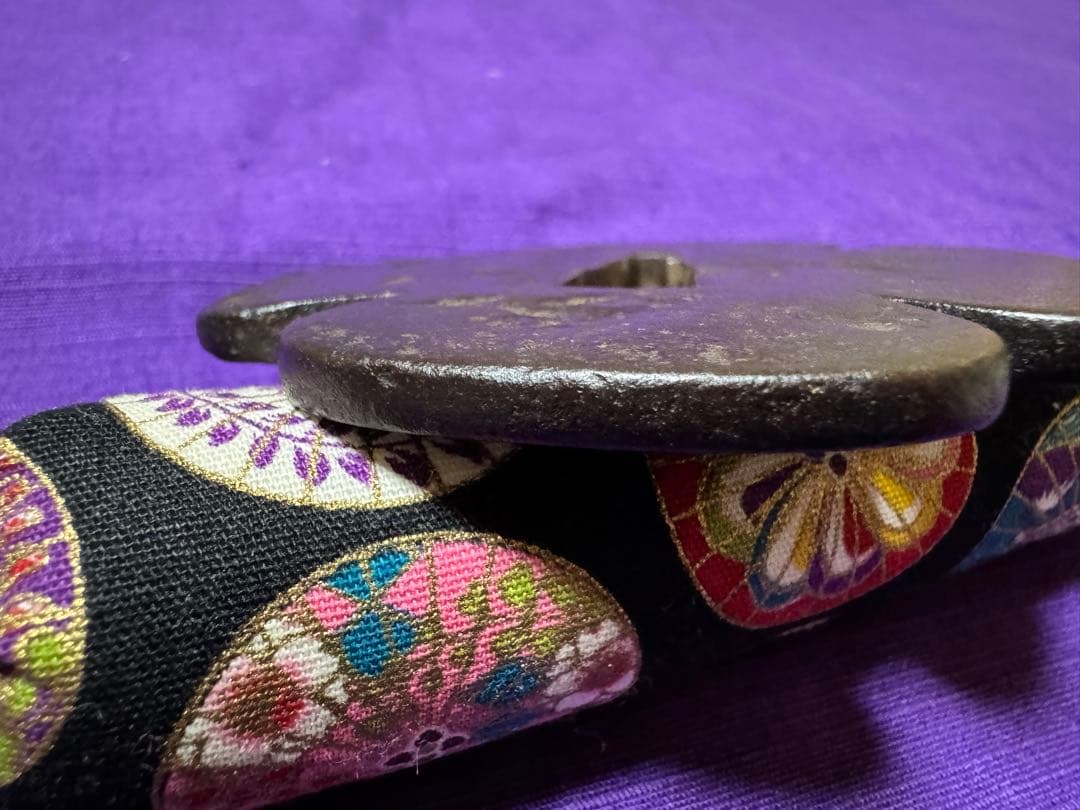 在銘　室町？　花木瓜鉄鐔　信家を彷彿させる名鐔（日本刀装具脇差短刀拵小柄笄目貫