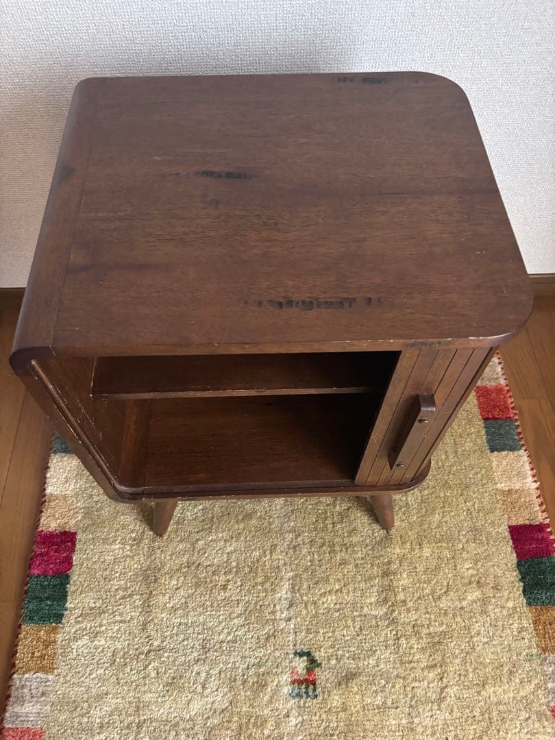 ビーカンパニー　アンティーク風木製キャビネット